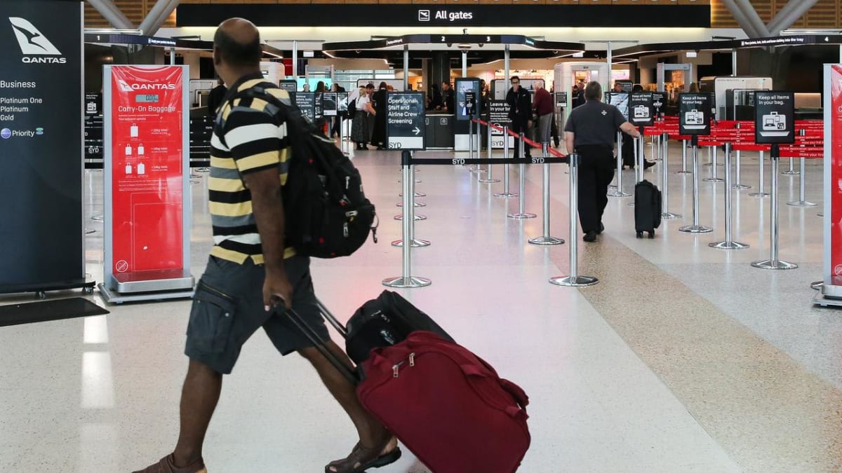 Air traffic control issue causes flight chaos