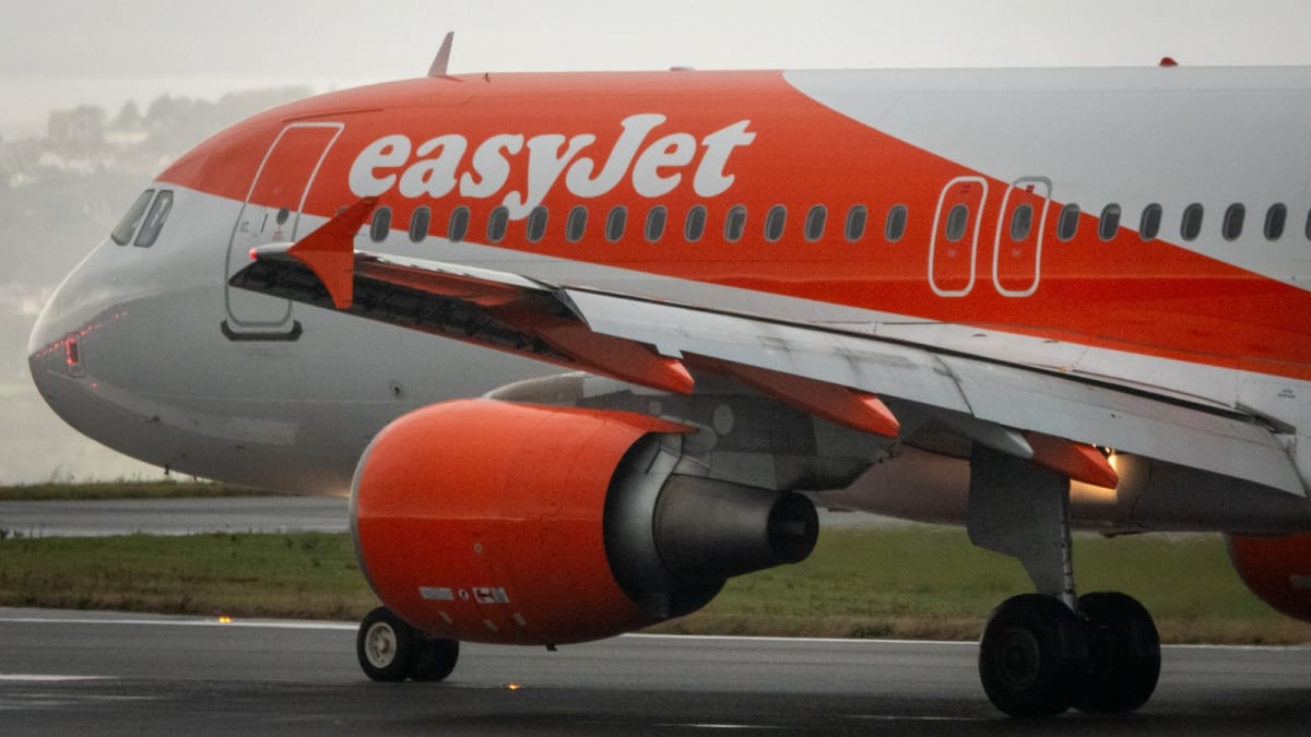 easyJet Flight Halted: Family Allegedly Boarded Deceased Passenger in Wheelchair.