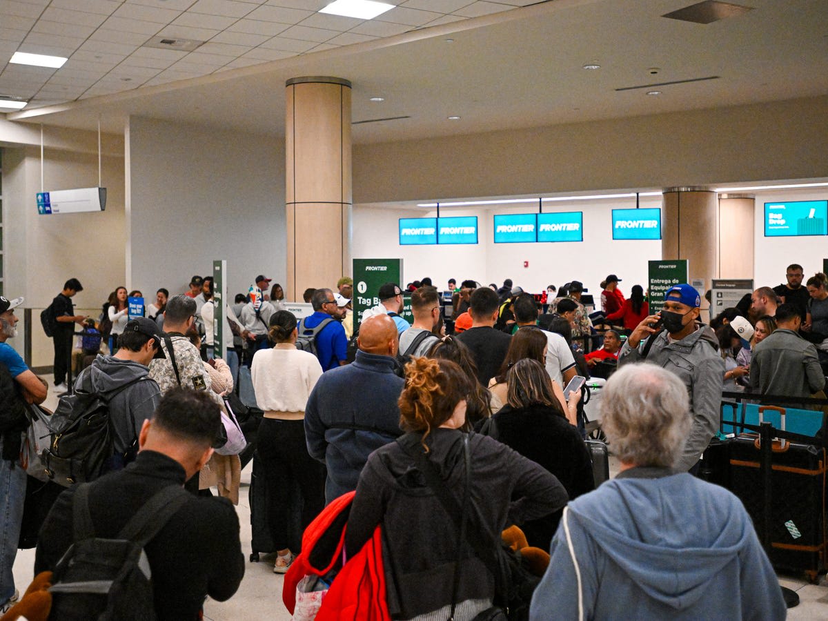 FAA Airspace Restriction Strands Hundreds in Puerto Rico After Venezuela Military Action