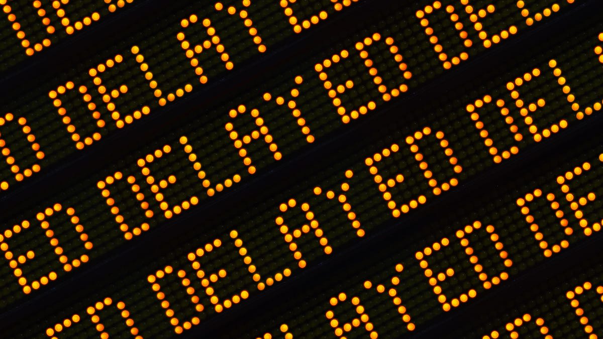 Thanksgiving Travel: Which Airlines Have the Most Flight Delays and Cancellations?