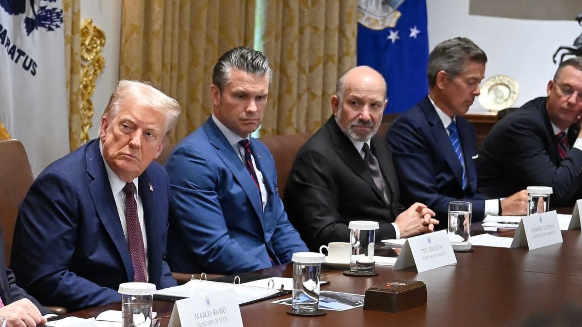 Podcaster Tim Dillon Blasts Sean Duffy's Air Travel Dress Code Push Amid