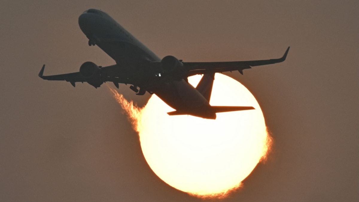 IndiGo Faces CCI Probe Over Alleged Exploitative Pricing After Mass Cancellations