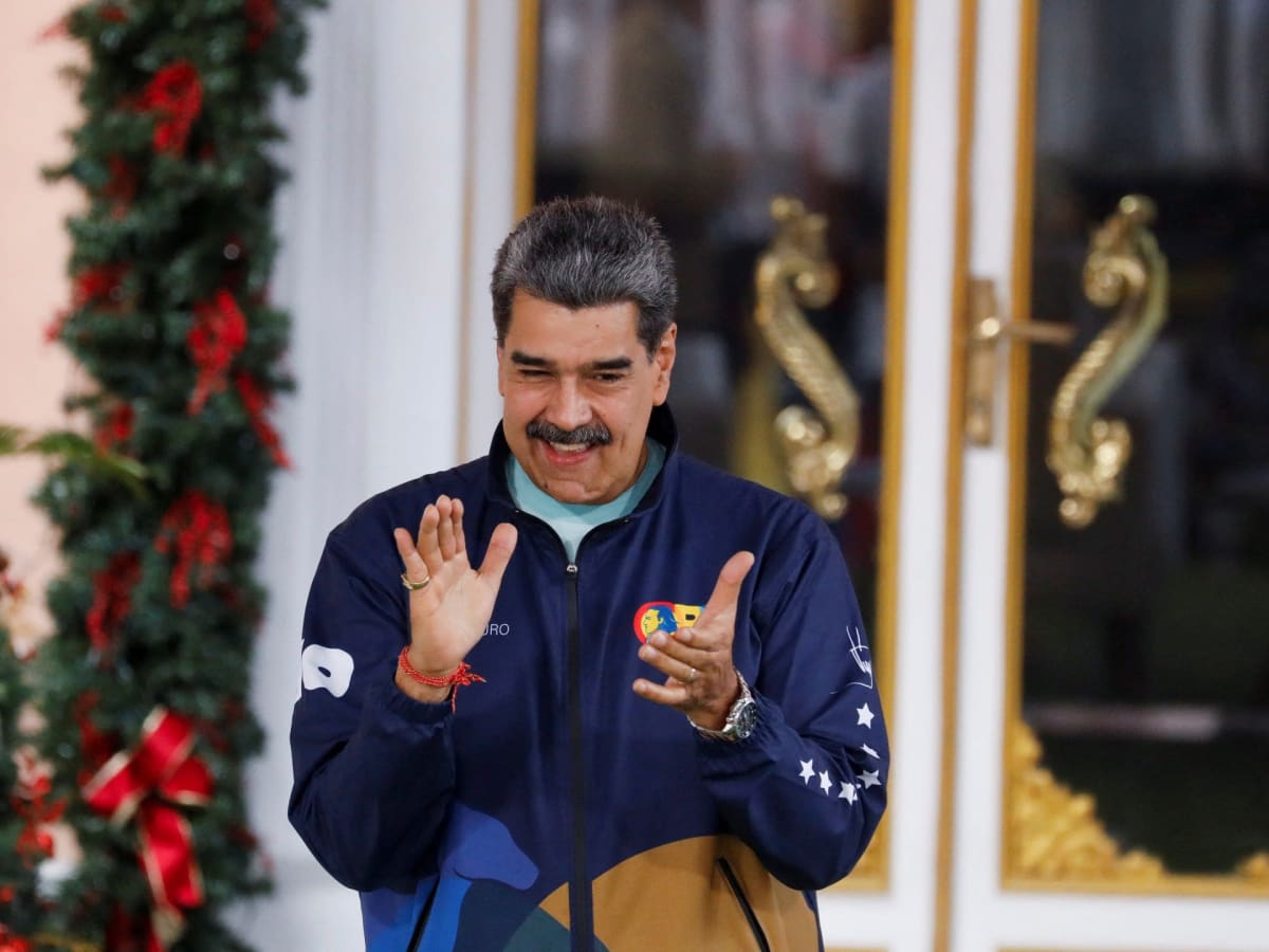 Airlines cancel Venezuela flights amid US warnings and military buildup