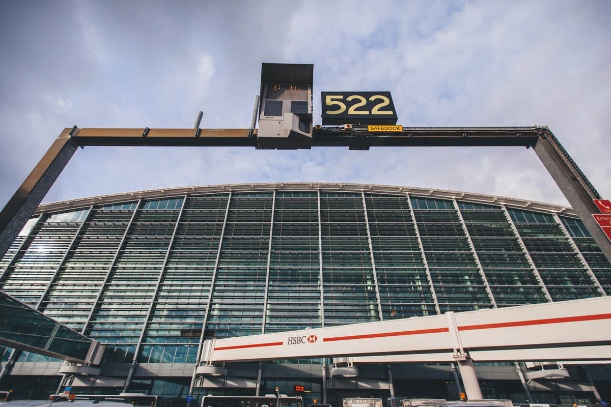 Heathrow airport’s £33bn plan for third runway gets government go-ahead