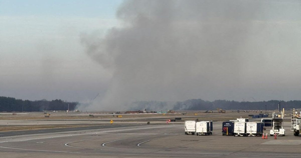 United Airlines Jet Returns to Dulles After Engine Power Loss and Fire on Takeoff