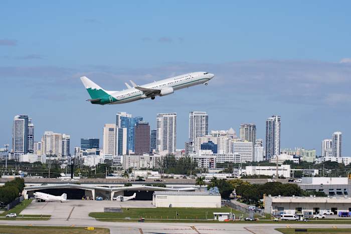 Bipartisan Bill Seeks to Safeguard Air Traffic Controllers’ Pay During Government Shutdowns
