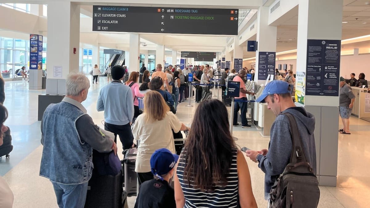Billions more are needed to fix nation’s air traffic control, feds say on eve of the busiest Thanksgiving travel period on record