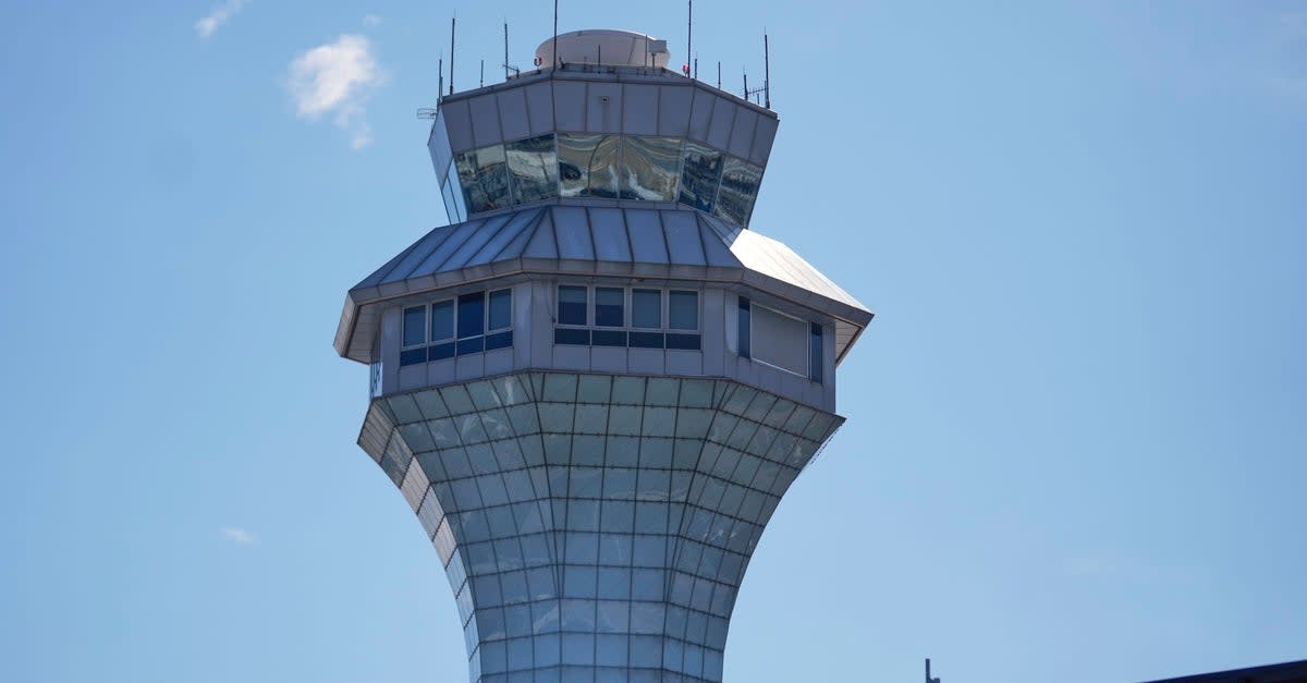 Thousands Of Air Traffic Controllers Won't Get Bonuses After Working Through Shutdown