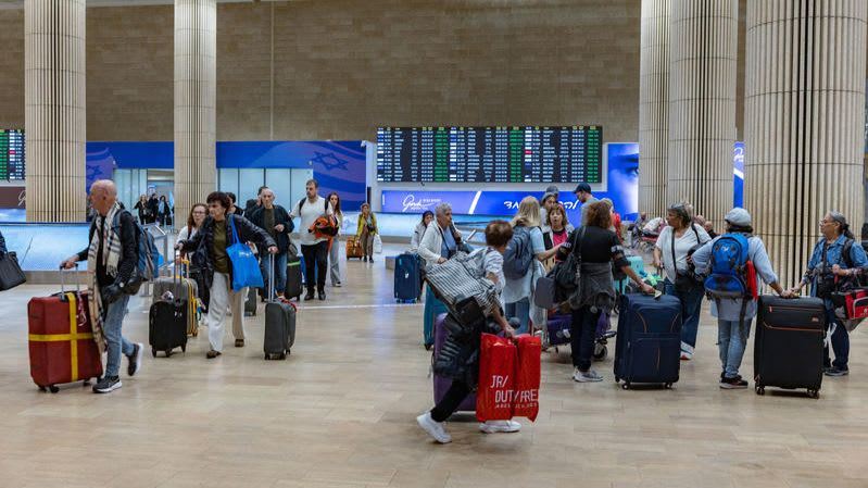 Ben-Gurion Airport experiences baggage system failure, causing passenger delays