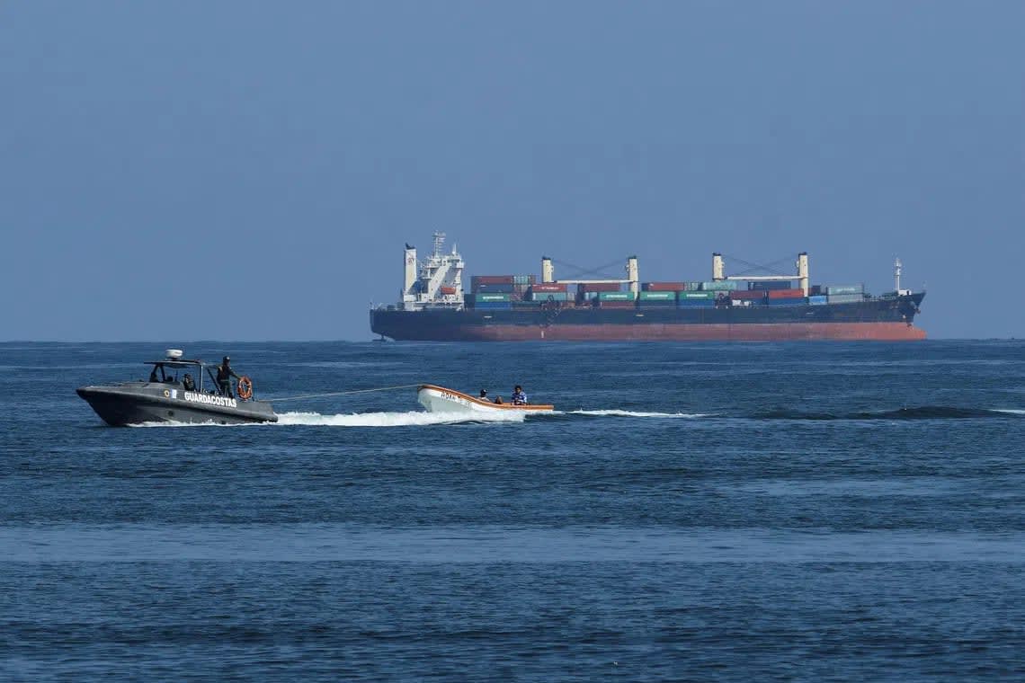 US warns airlines of potential hazards when flying over Venezuela