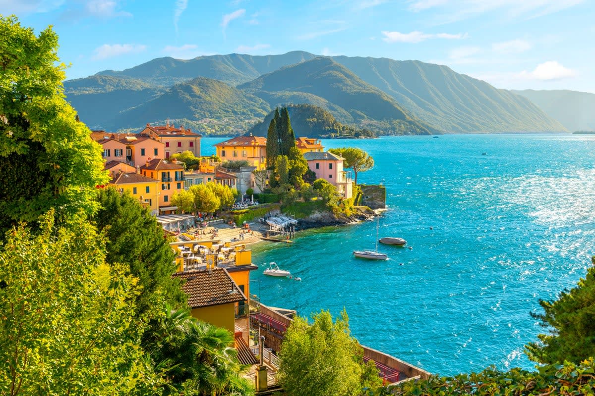 Major Airlines and Travel Booking Platforms Launch Extensive Black Friday 2025 Flight and Holiday Discounts