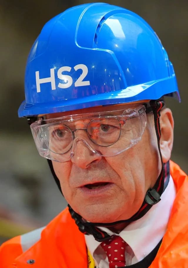 Airport rail passengers will no longer be fined for trying to pay by contactless