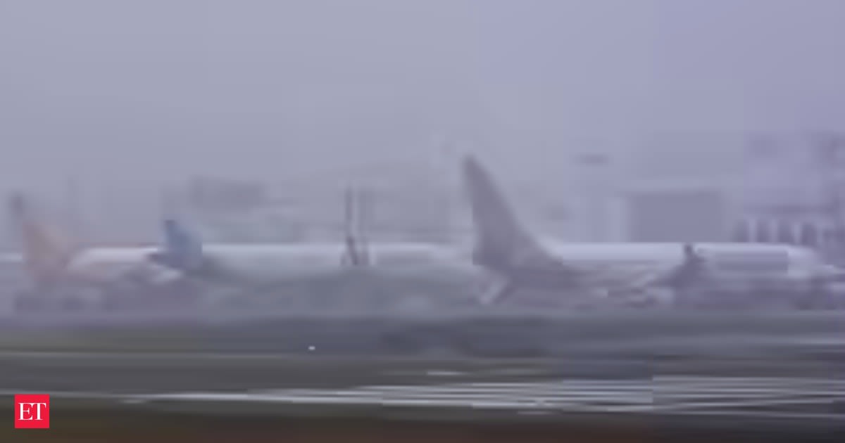 Delhi Airport Advises Passengers Amid Severe Smog, Maintains Normal Operations