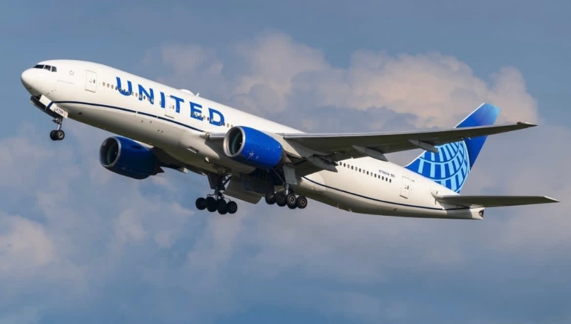 United Airlines Heathrow Flight Diverts Over Trapped Laptop Safety Concern