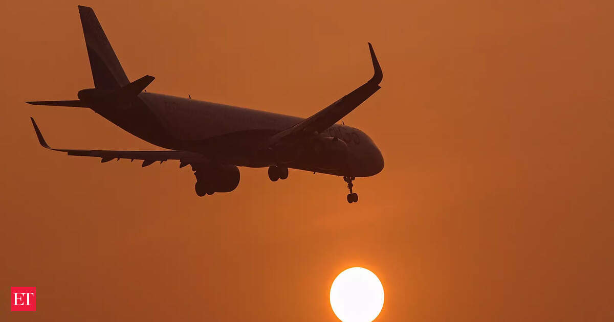 Cyclone Ditwah Prompts IndiGo Flight Delay Warnings for Southern India Airports
