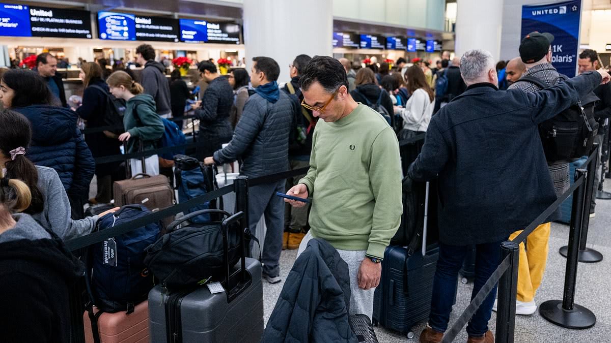 FAA Implements Airspace Flow Restrictions Amid Record Holiday Travel Rush