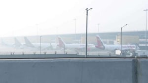 Red Alert Fog Blinds Delhi Airport: 118+ Flights Cancelled, CAT III in Effect