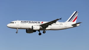 Air France Airbus A320 Engine Failure Forces Emergency Diversion to Lyon