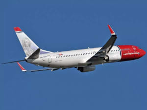 Norwegian Flight D83523's Landing Disrupted: How Passengers Aided the Crew