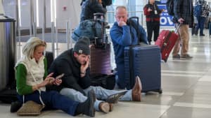 Why did a winter storm ground hundreds of flights at major Northeast airports?