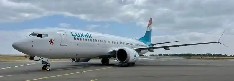 Breaking aviation news background
