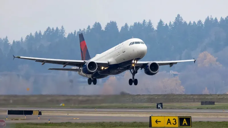Delta 737 Engine Fails, Sparks Runway Fire in Savannah