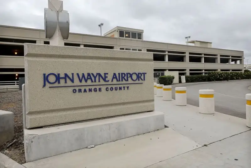 FAA Probes United 737 Near-Miss With Black Hawk at John Wayne Airport