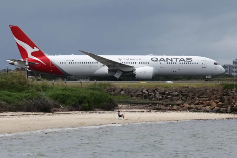 Qantas Shares Plunge Over 10% Amid US-Iran Conflict and Oil Surge