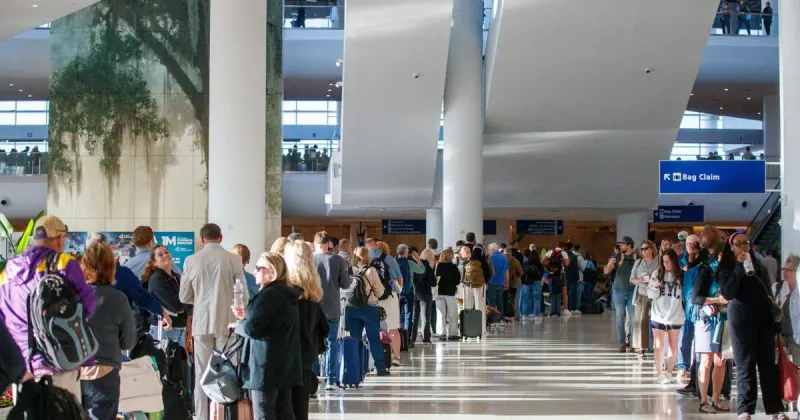 TSA Sickouts Snarl US Airports Amid 2026 DHS Shutdown