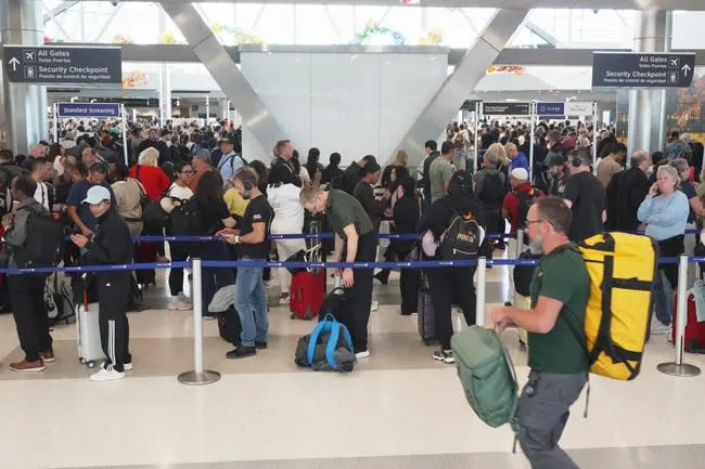 DHS Shutdown Renews Debate on Airport Security Privatization