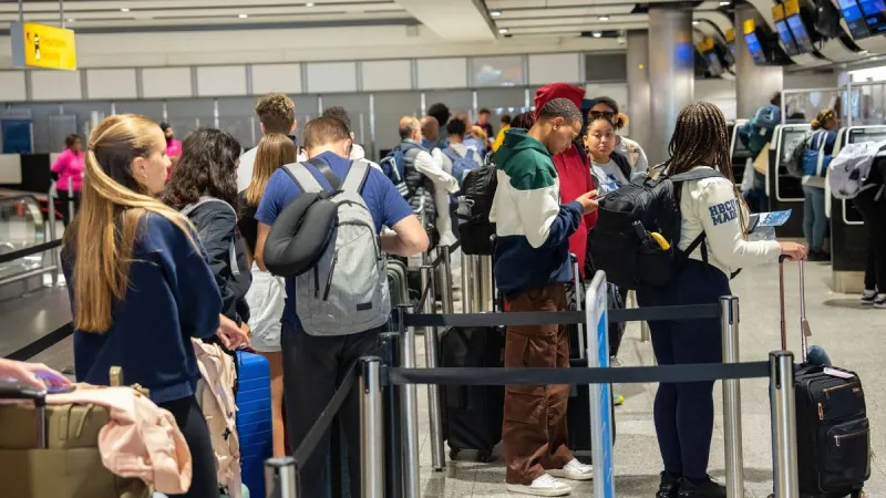 UK Tells Airlines to Plan Summer Schedule Changes Amid Jet Fuel Shortage