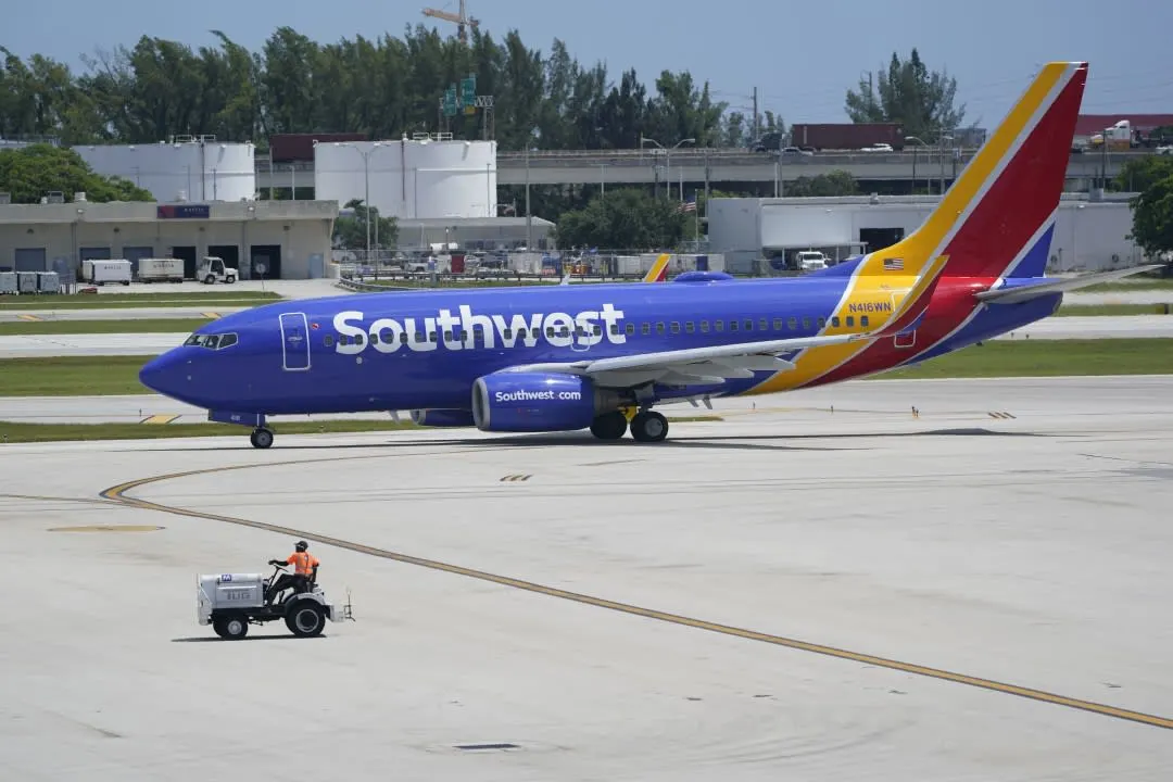 Southwest 737s Collide During Pushback at PVD Airport