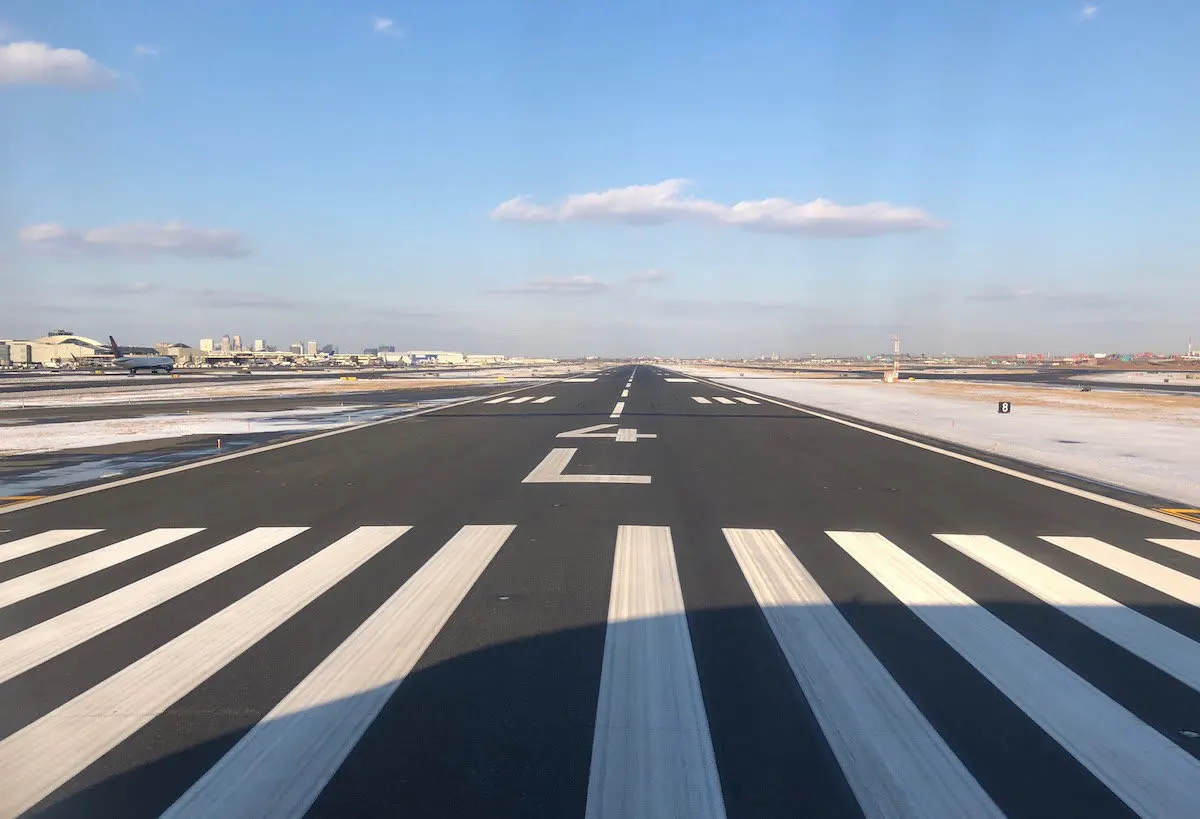 Hawker 800XP Near Miss With United 787 Near Teterboro