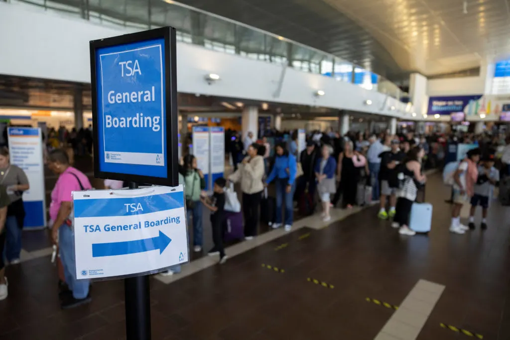 Trump Executive Order Authorizes TSA Pay Amid Unprecedented Airport Delays