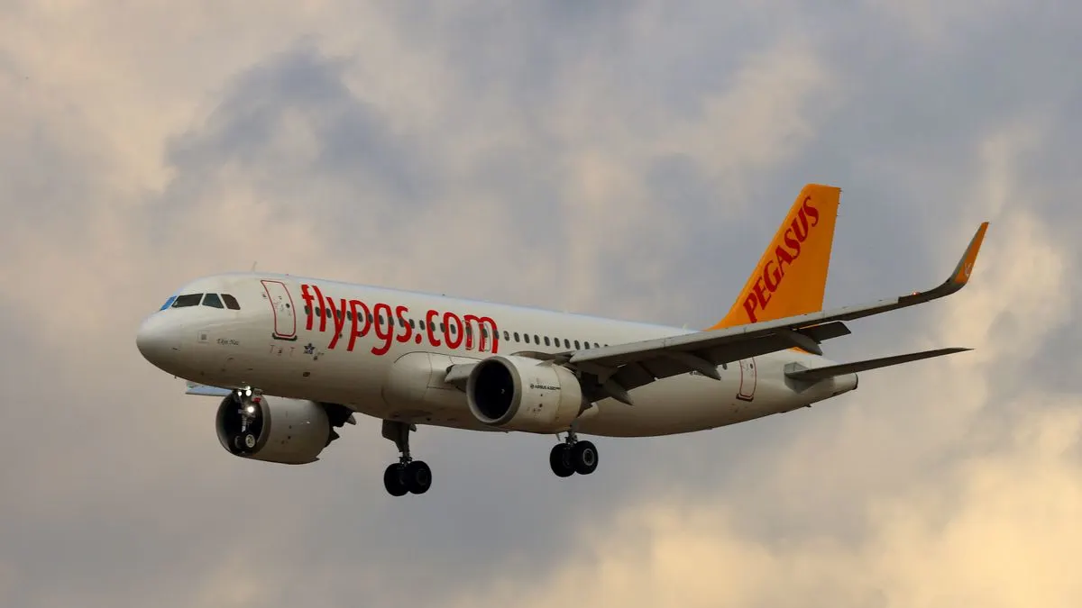 Pegasus Airlines Flight Returns to Manchester After Lightning