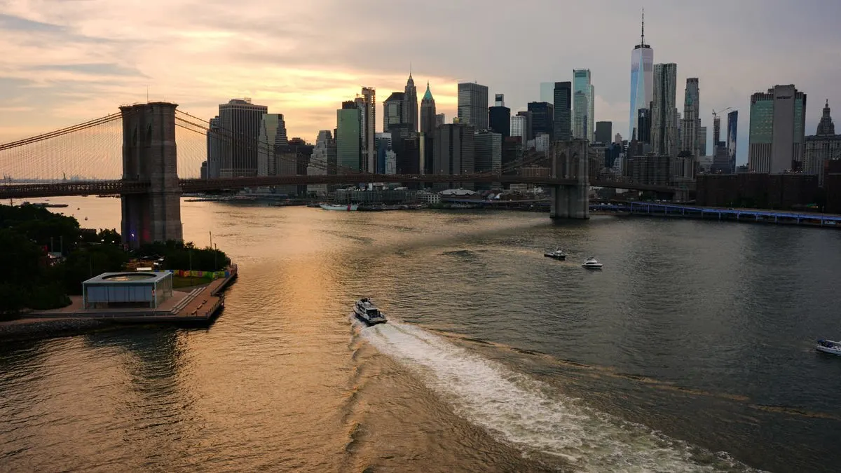 Kodiak 100 Seaplane Makes Hard Landing in NYC East River