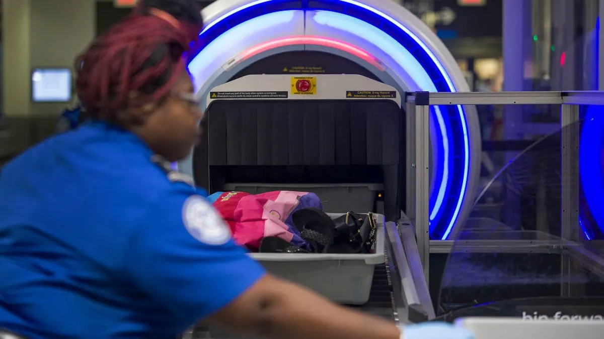 United Airlines App Adds AirTag Tracking and TSA Wait Time Predictions