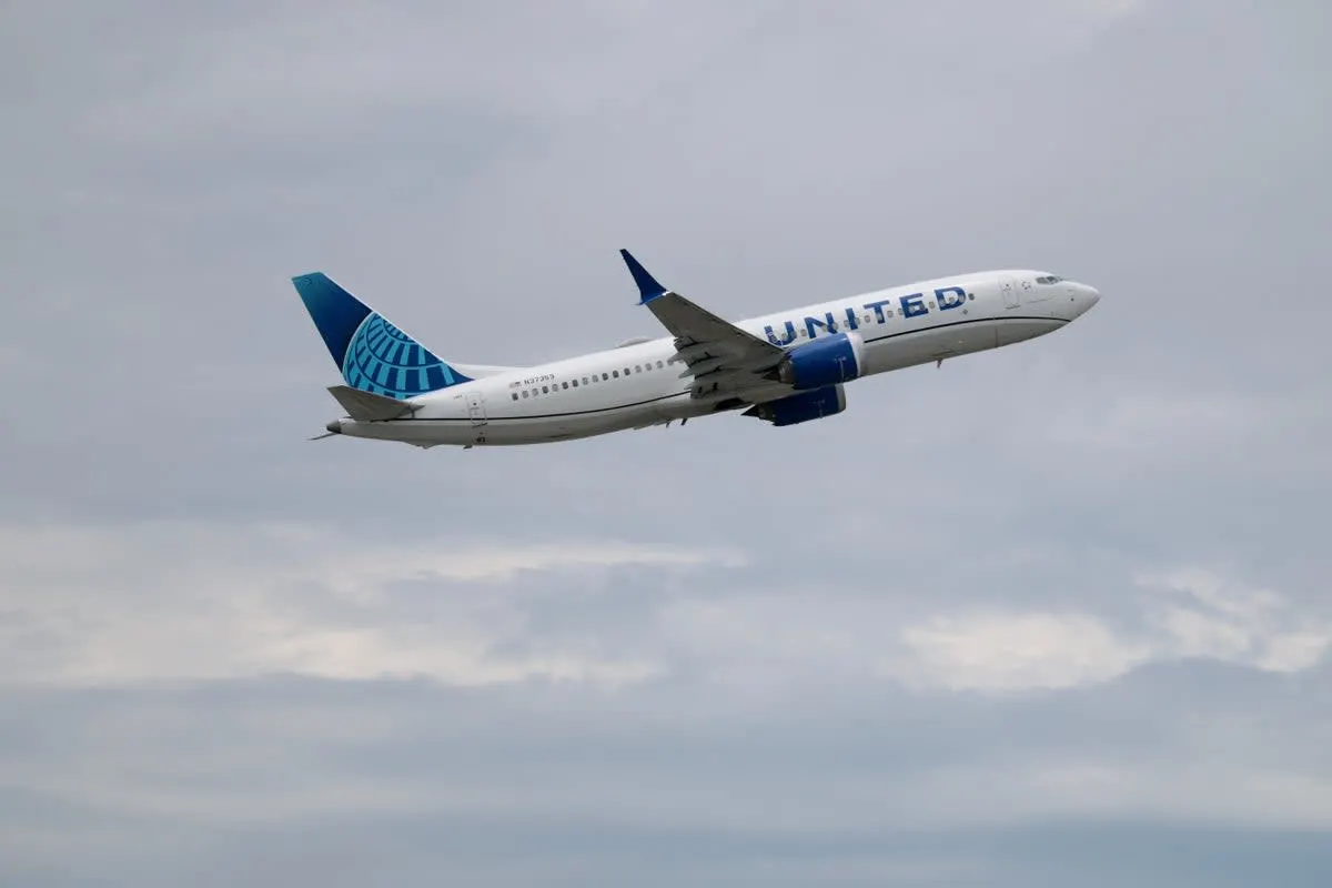 Airline Ticket Prices Stay High Despite Lower Jet Fuel Costs