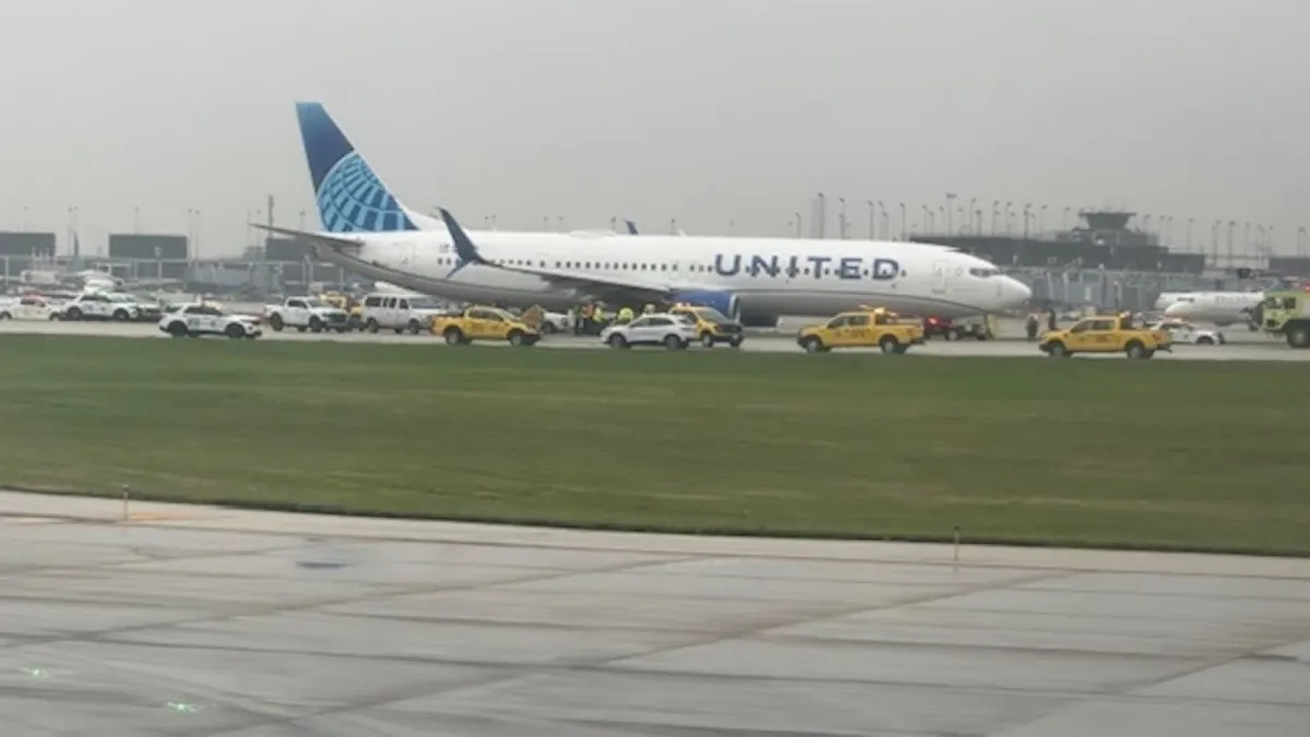 United Flight 455 Aborts Takeoff After Two Tires Blow