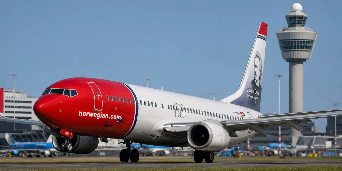 Norwegian Air 737-800 Diverts to Hamburg After Pressure Loss