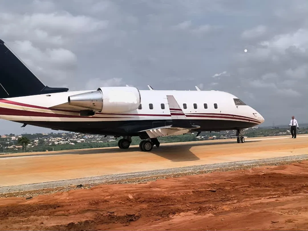VMO Aero Bombardier Challenger CL-601 Lands on Roadway