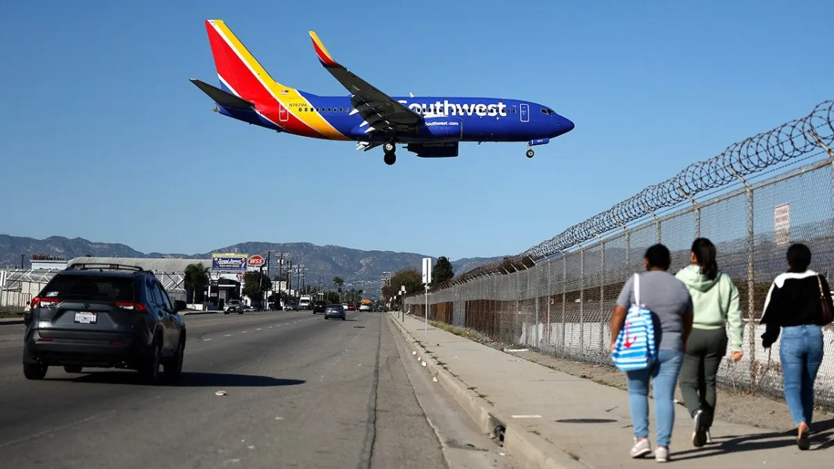 Southwest Flight 2353 Executes Go-Around at Burbank Airport