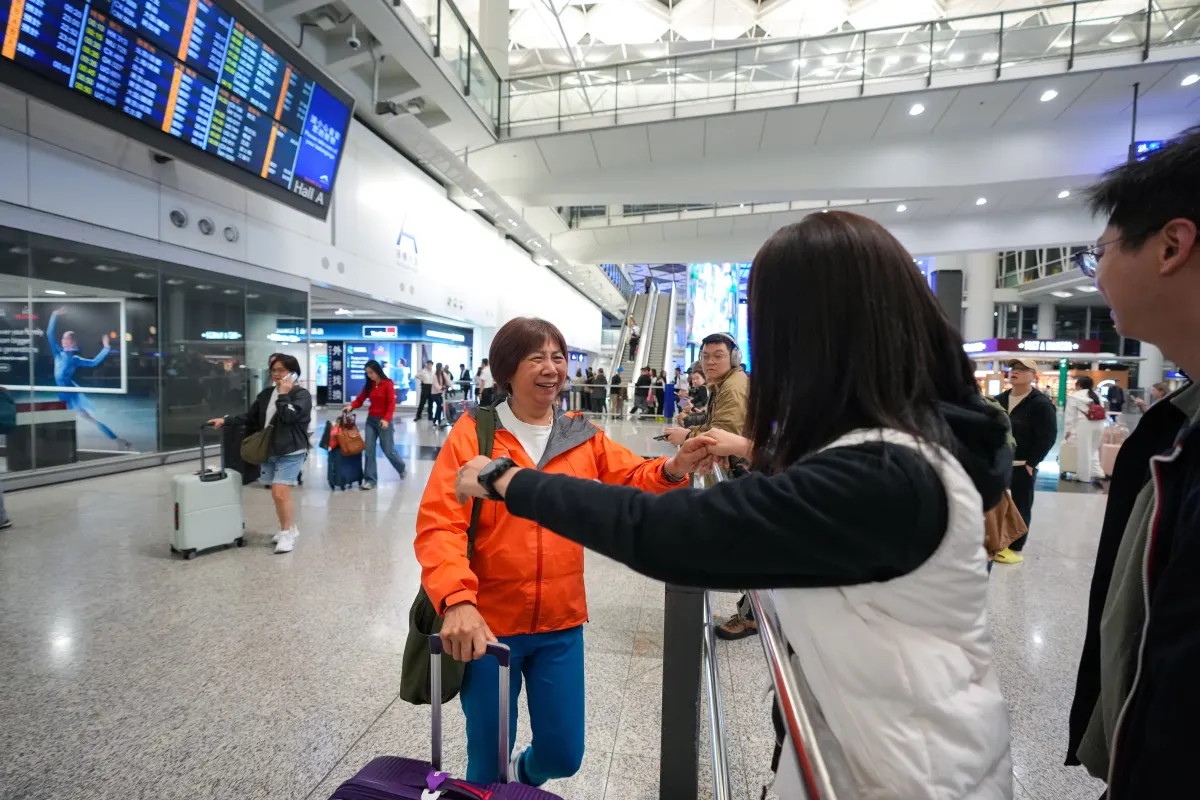 Mideast Conflict Halts Flights; Hong Kong Aids Stranded Residents