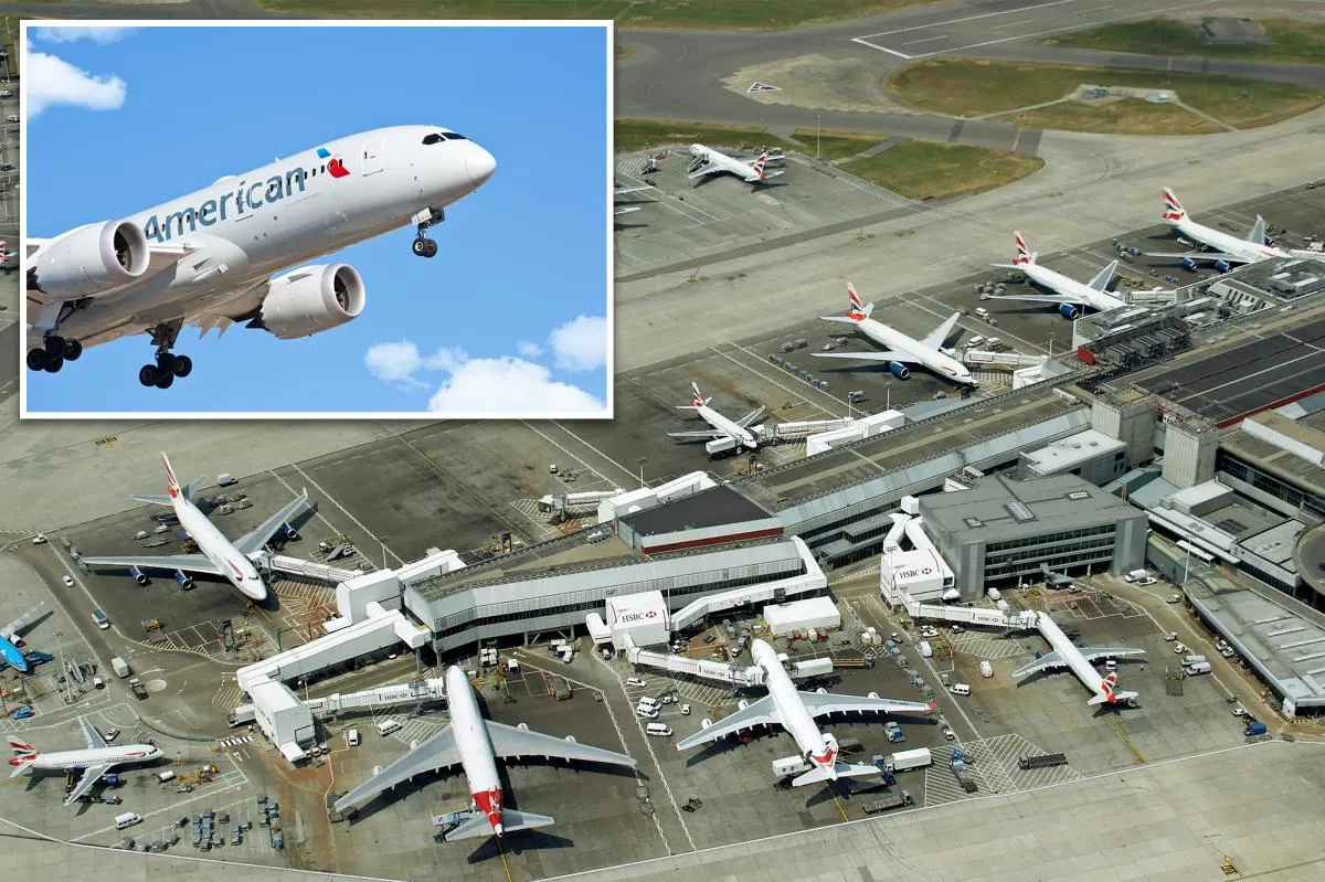 American Airlines 777-300ER Returns to London After Strike
