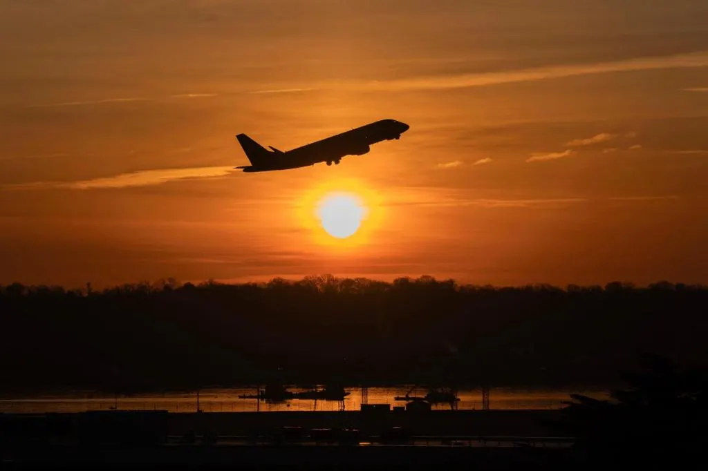 American Airlines and Google AI Cuts Contrail Warming by 69%