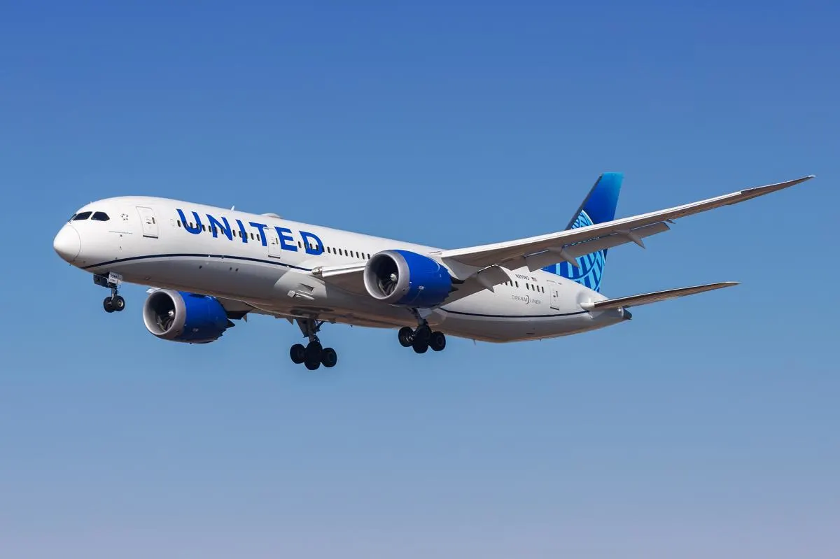 NTSB Probes United 787 Turbulence Event That Seriously Injured Crew Member