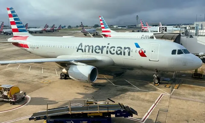 American 737-800 Lands Safely After Myrtle Beach Bird Strike