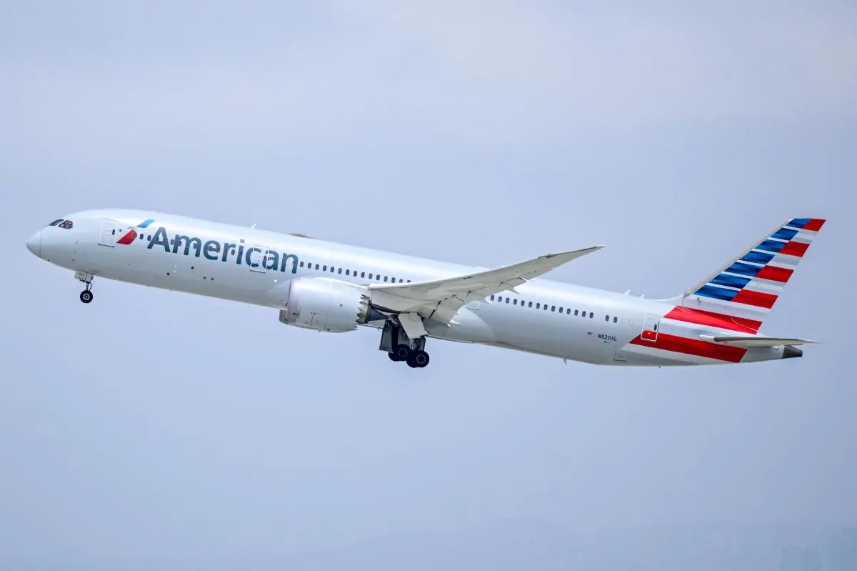 American Airlines Passenger Bites Flier on CLT-PHL Flight