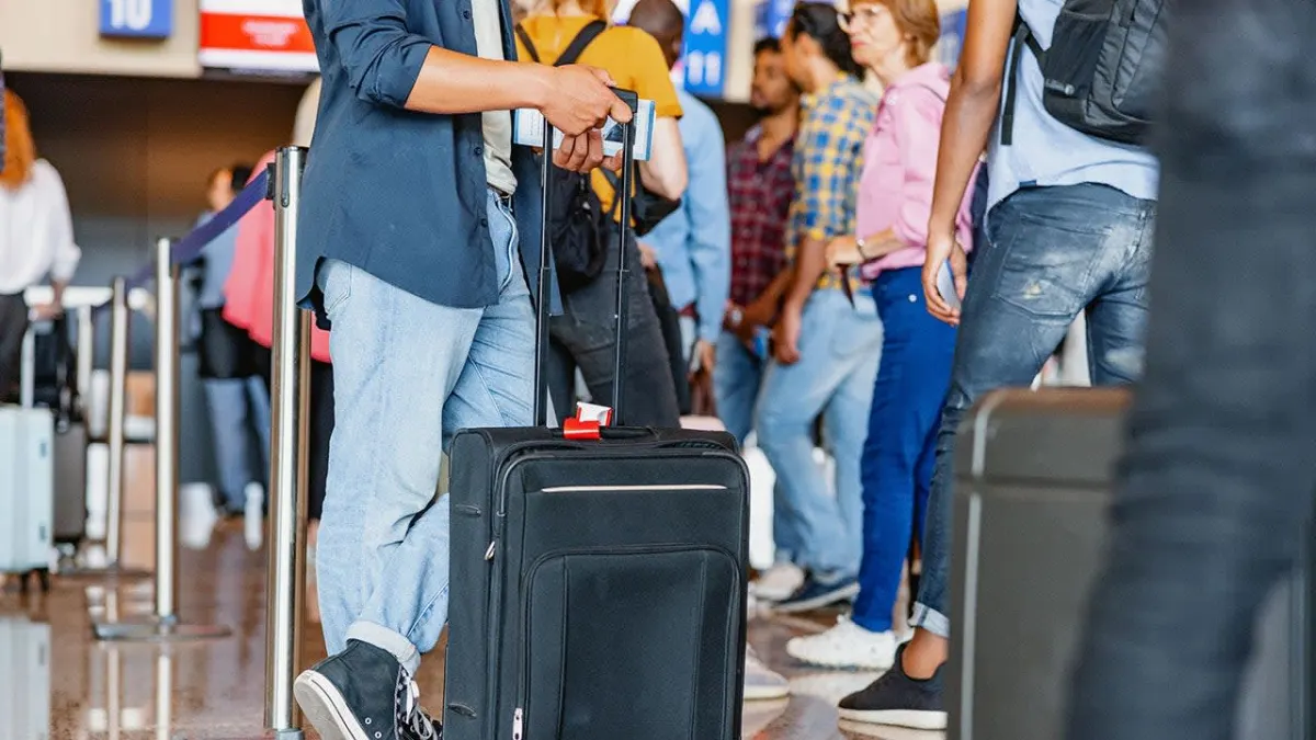 Spirit Airlines FLL Operations Collapse Amid Bankruptcy and Travel Chaos