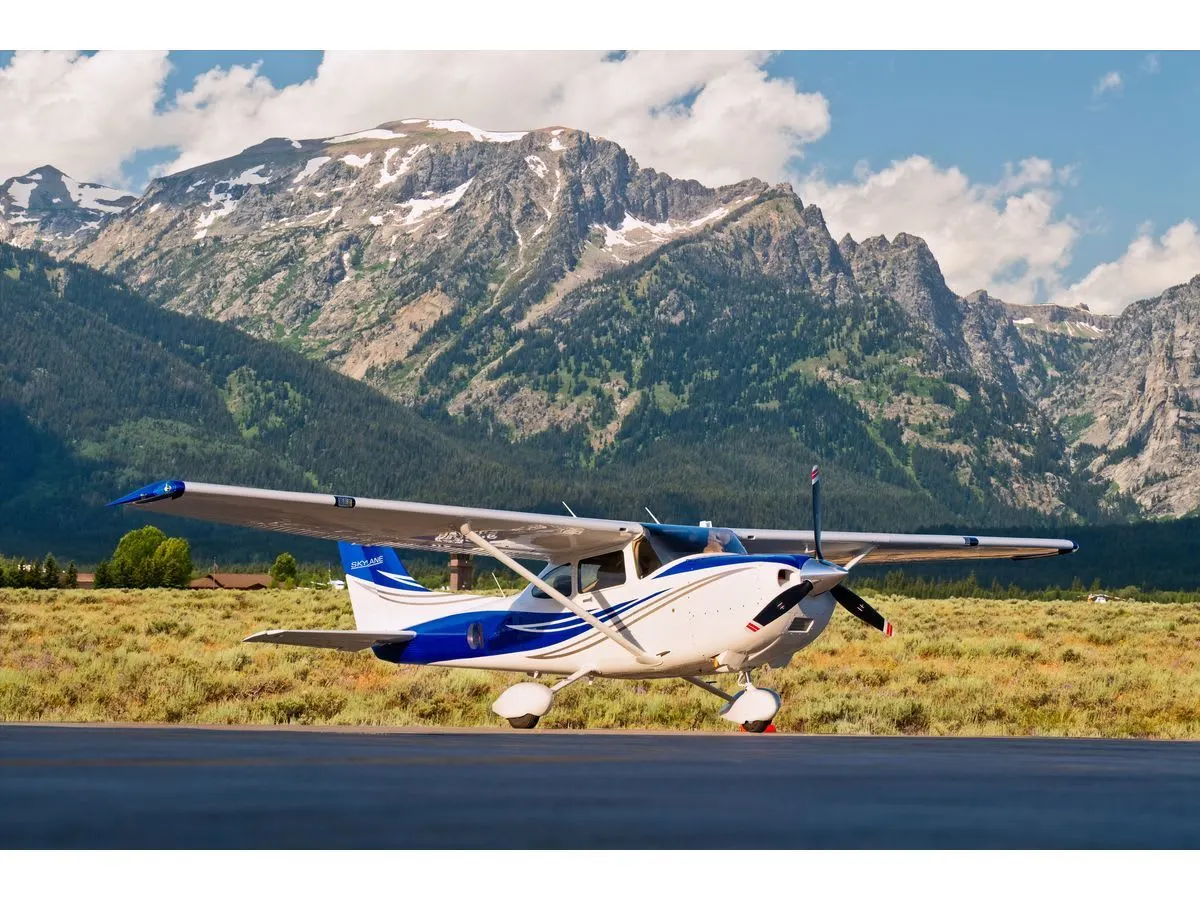 Textron Aviation Upgrades Cessna Piston Fleet with New Avionics and EIS
